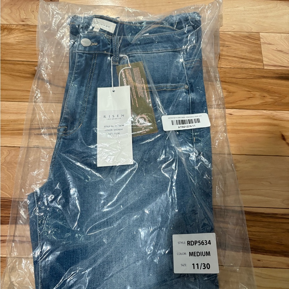 Risen Cropped Ankle Jeans
